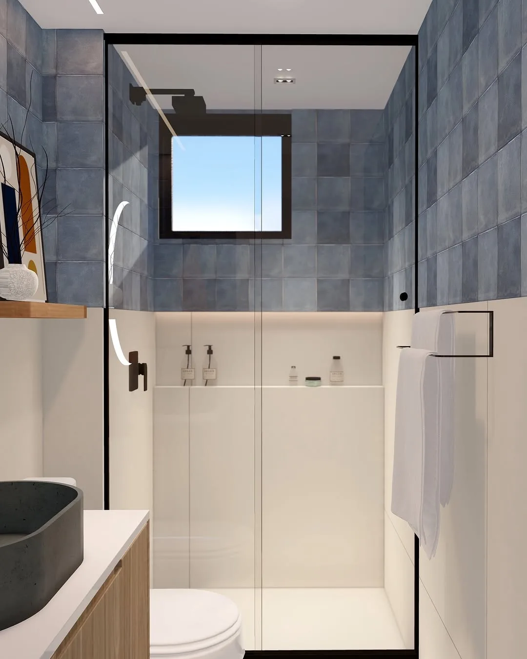 Banheiro compacto com azulejo claro, box de vidro e esquadria preta